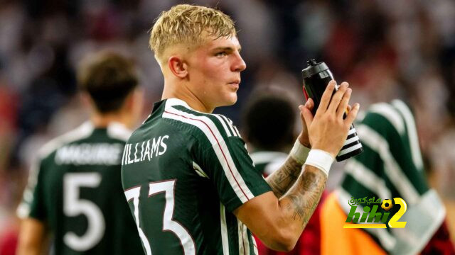ليدز يفكر في التعاقد مع لاعب مانشستر يونايتد الشاب