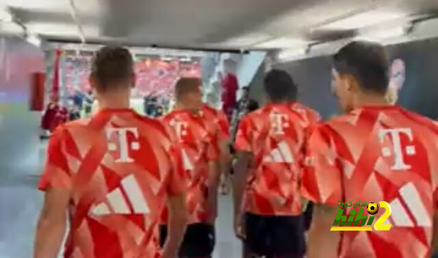 فيديو.. شاهد لحظة دخول فريق بايرن ميونيخ ملعب سنغافورة
