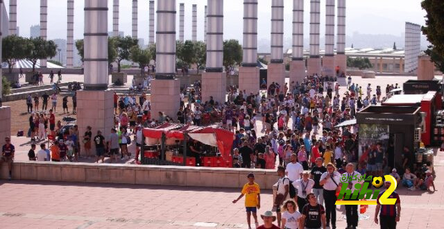 جماهير برشلونة تتوافد على ملعب لويس كومبانيس للقاء توتنهام