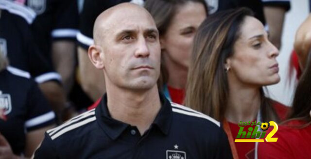 لاعبات منتخب إسبانيا يطالبن بإقالة رئيس الاتحاد