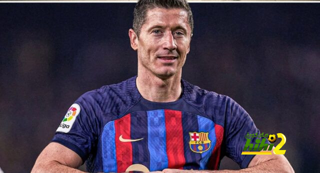 هل فقدت غرفة ملابس برشلونة الثقة في ليفاندوفسكي ؟