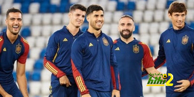 منتخب إسبانيا يتدرب بدون أحذية العشب، والسبب…!