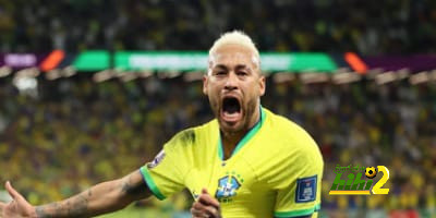 فيديو: مشجع برازيلي يقتحم الملعب لالتقاط صورة مع نيمار