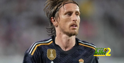 مفاجأة مشجعي ريال مدريد لمودريتش في مطار أرمينيا