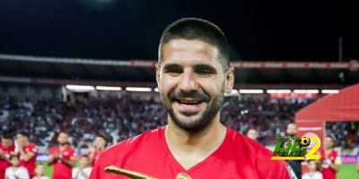 ميتروفيتش يتفوق على روني وجيرو دوليا