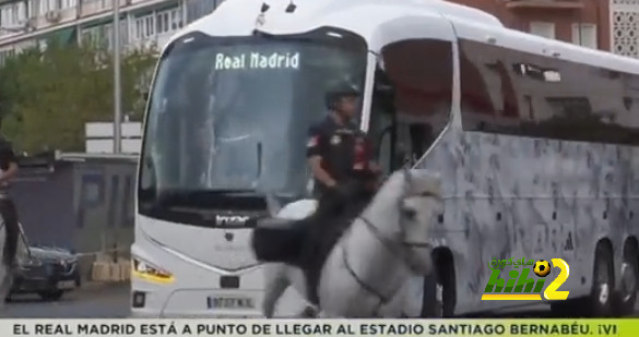 استقبال حافل من جمهور ريال مدريد للاعبين أمام السانتياجو برنابيو