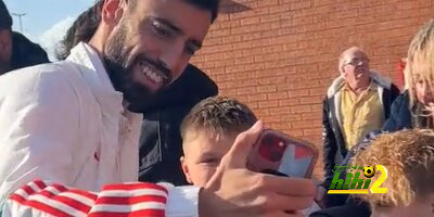 فيديو: لاعبو مانشستر يونايتد يلتقطون صور خاصة مع الجماهير