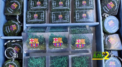 برشلونة يواصل عمليات بيع عشب الكامب نو