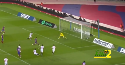 فيديو: العارضة تُعاند جواو فيليكس