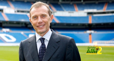 الطاقم الإداري لريال مدريد يتواجدون في ملعب مارادونا
