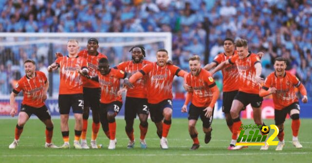 فريق لوتون يصل ملعب مباراته أمام توتنهام