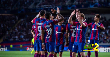 خماسي برشلونة يتدرب رغم العطلة