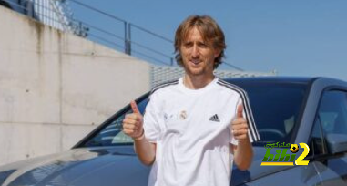 صور : لاعبو ريال مدريد مع سياراتهم الجديدة