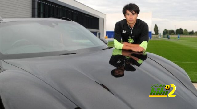 ميتوما لاعب برايتون يحصل على سيارة هدية من ماركة بورش