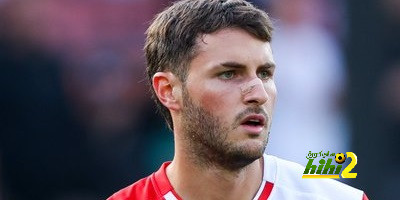 أسطورة فينورد يرشح هداف الفريق لريال مدريد ومانشستر يونايتد