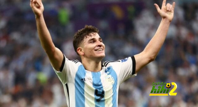 لماذا يريد برشلونة التعاقد مع جوليان ألفاريز ؟