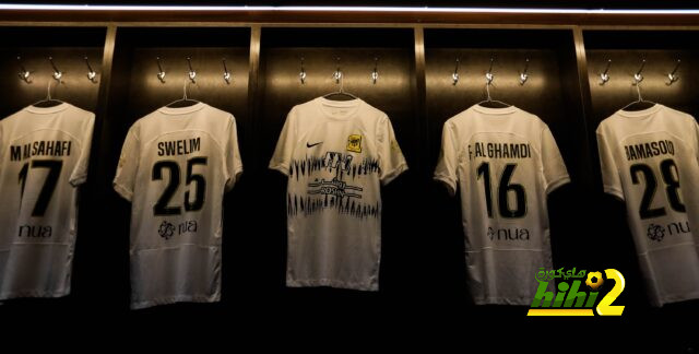 الاتحاد بالزي البديل أمام التعاون
