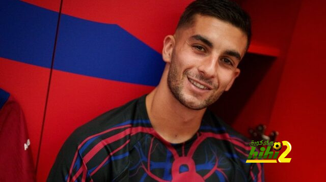 فريق برشلونة يصل غرف الملابس و يستعد لعمليات الإحماء قبل لقاء اتلتيك بلباو