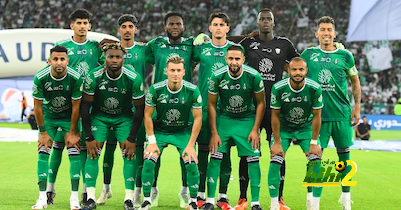في الاهلي يوجد لاعب ” ما يعرف يستلم ” كورة …!