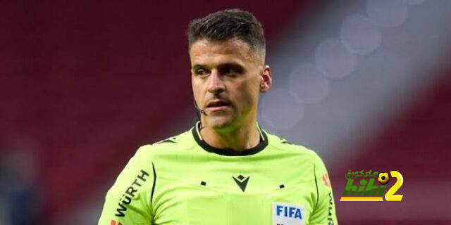 فيديو.. حكم الكلاسيكو يصل ملعب برشلونة في موكب أمني