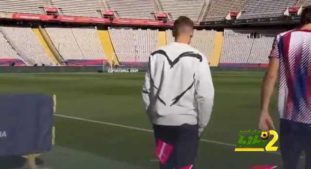 لاعبو برشلونة يتفقدون ارضية ملعب مونتجويك قبل مواجهة ريال مدريد