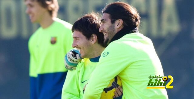 حارس برشلونة السابق يهنئ ميسي بالكرة الذهبية