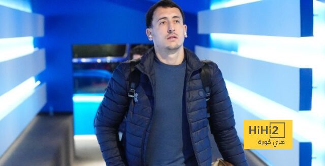 فريق ريال سوسيداد يصل ملعبه قبل مواجهة برشلونة في الليجا الإسبانية