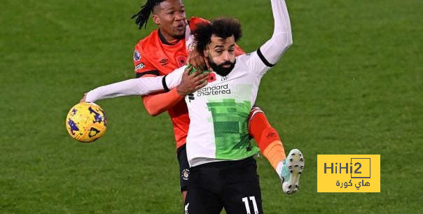 انطلاق الشوط الثاني من مباراة ليفربول ولوتون تاون