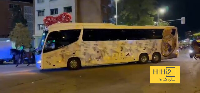 فيديو.. استقبال جمهور ريال مدريد لحافلة الفريق خارج السانتياجو برنابيو