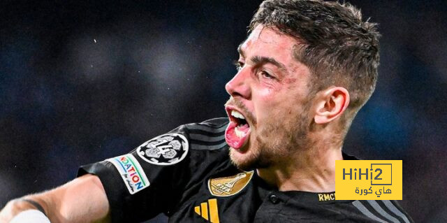 ريال مدريد يؤدي عمليات الإحماء قبل لقاء فالنسيا