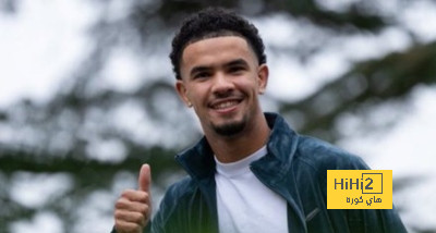 زائير إيمري يرتدي قميص تشواميني مع منتخب فرنسا