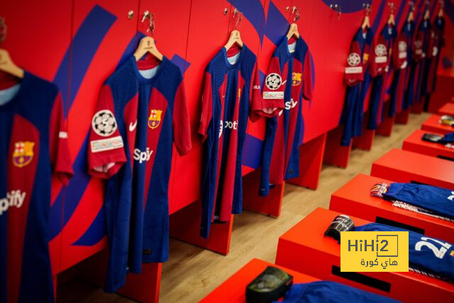 غرف ملابس برشلونة جاهزة لاستقبال اللاعبين قبل لقاء بورتو