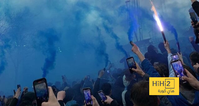 جمهور السيتي يشعل الأجواء خارج ملعب الاتحاد قبل مباراة توتنهام