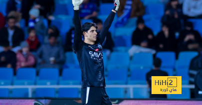 صور : جماهير الهلال تدعم ياسين بونو خلال مباراة الوحدة