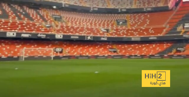 ملعب فالنسيا يتجهز للقاء برشلونة في الليغا