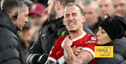 ساكا يعتذر لـ تسيميكاس بعد تسببه في إصابته