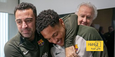 صور.. استقبال حار لـ فيتور روكي في أول يوم له مع برشلونة