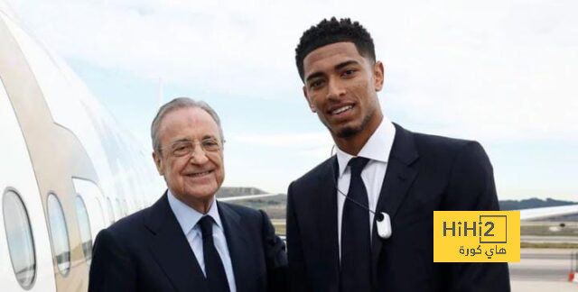 صور.. بيريز يدعم لاعبي ريال مدريد قبل السفر إلى الرياض