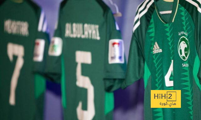 المنتخب السعودي بالقميص الأساسي أمام عمان