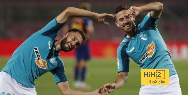 دكة بدلاء أوساسونا في مباراة برشلونة