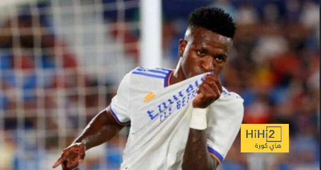 فيديو.. فينيسيوس يحترم شعار ريال مدريد
