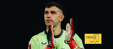 إيميليانو مارتينيز يفوز بجائزة لاعب الشهر في أستون فيلا
