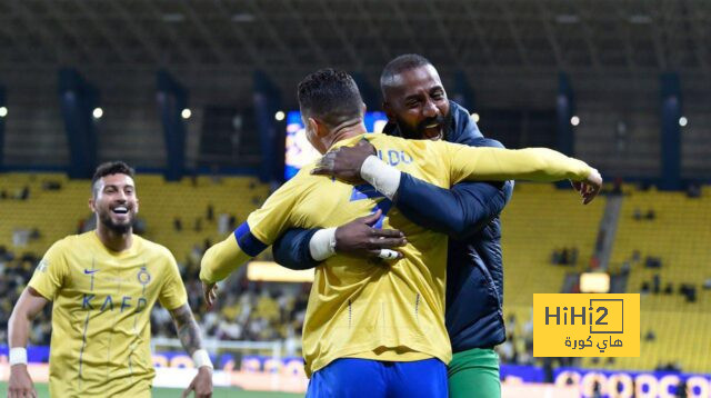 فيديو: حارس النصر يغادر مباراة الفتح مصابا