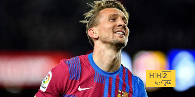 هل كان لوك دي يونغ بديلًا لميسي في برشلونة؟