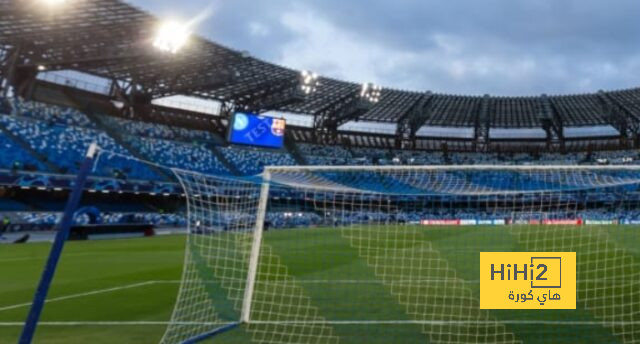 ملعب نابولي يتجهز لموقعة برشلونة