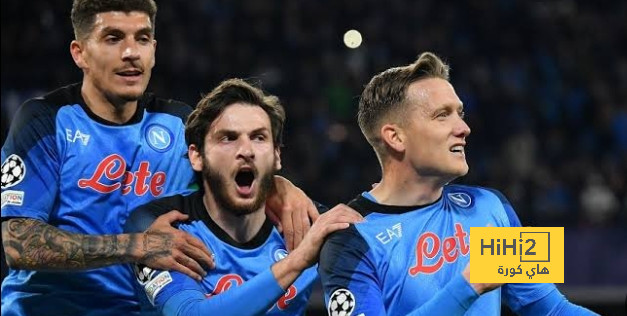 نابولي يصل ملعبه قبل لقاء برشلونة