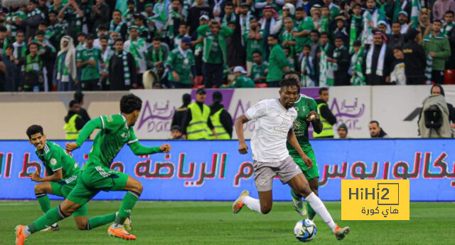 الأهلي يمطر شباك الطائي برباعية في الدوري