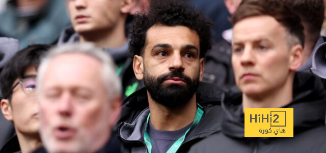 محمد صلاح يتابع مباراة ليفربول وتشيلسي من المدرجات