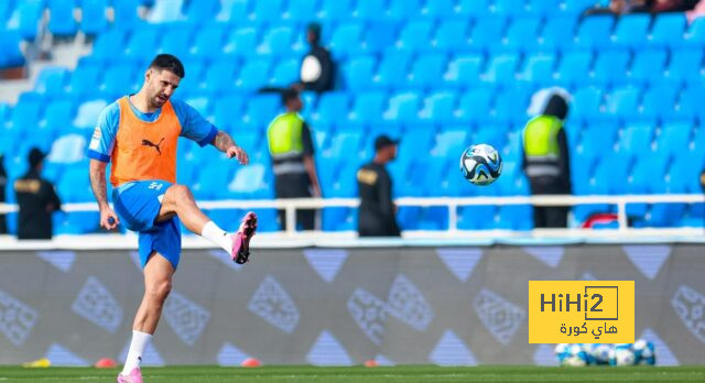 الهلال يخوض عمليات الإحماء قبل مواجهة الرياض