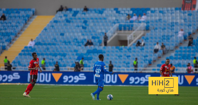 إحصائيات الشوط الأول بين الهلال والرياض